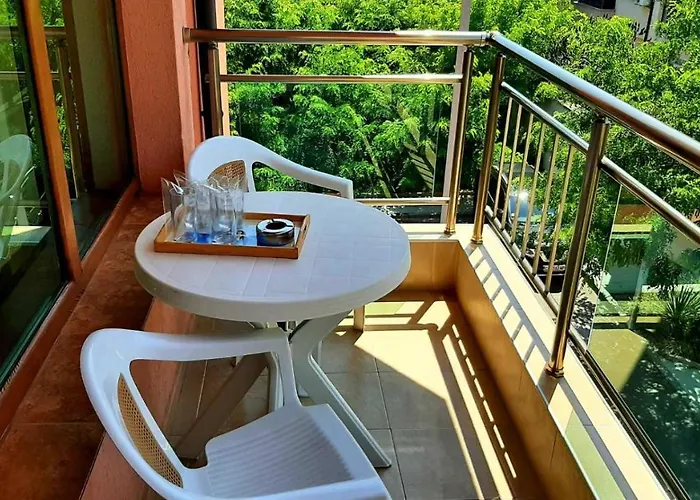 Casa de hóspedes Adri 2*