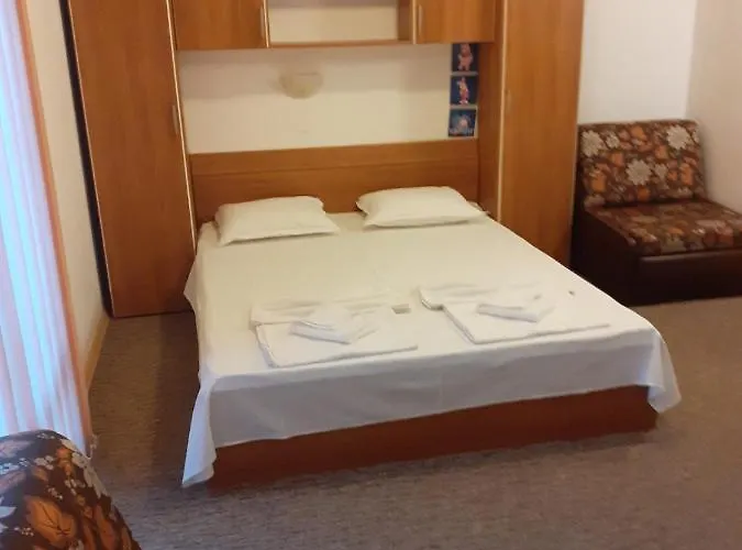 Casa de hóspedes Adri 2*